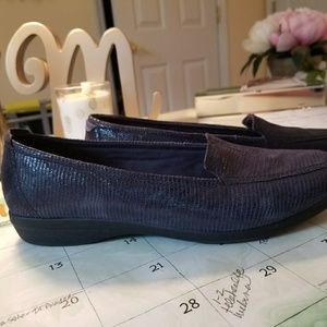 Clarks navy loafer size 8wide excellent condition